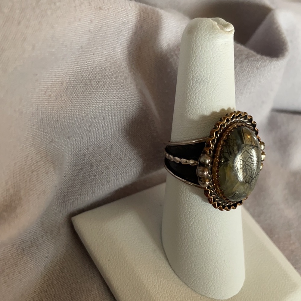 Vintage Ring - Picture 2 of 10